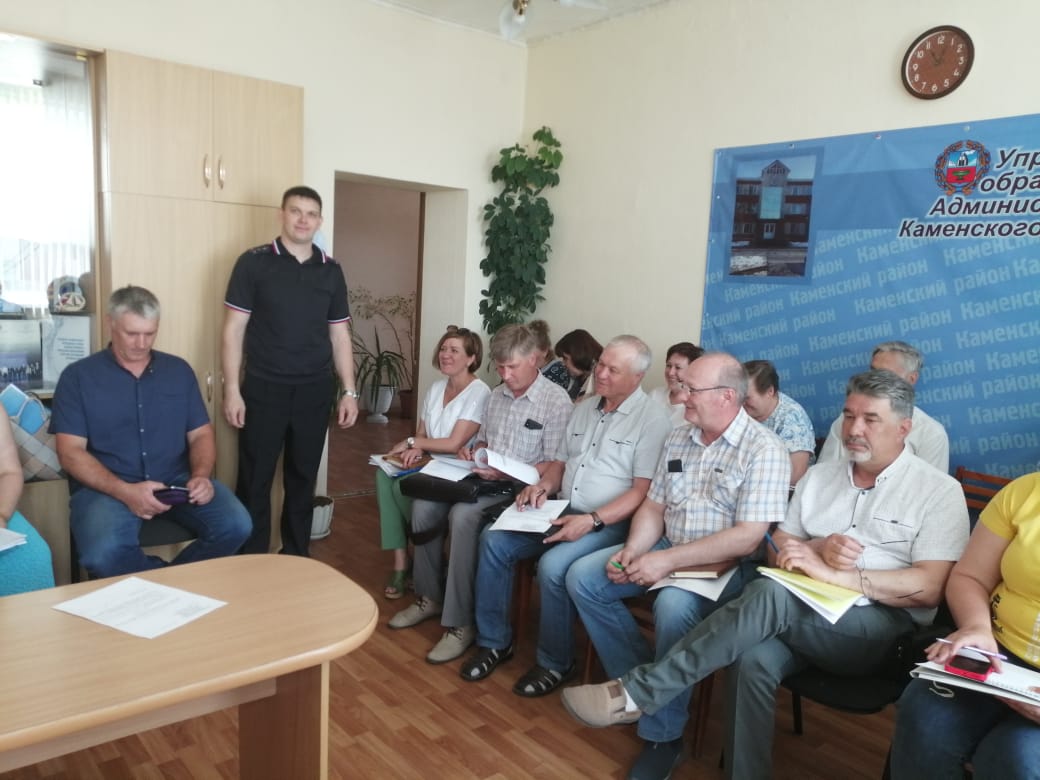 Сотрудники Каменской Госавтоинспекции организовали профилактические визиты и провели рабочие встречи с руководителями образовательных организаций